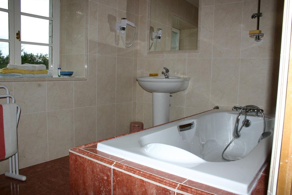 Domaine De Clermont Bed & Breakfast La Roche-en-Brenil Room photo